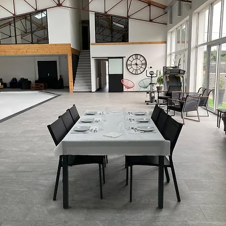 Moderne Proche Du Mans Avec Piscine Interieure Dollon